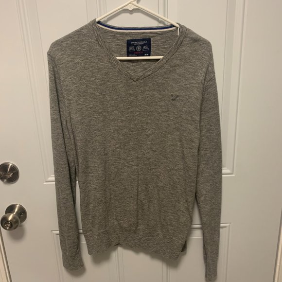 American Eagle Gray Cotton Sz M VNeck Sweater - Picture 1 of 4